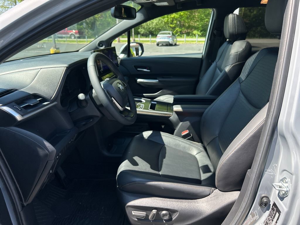 Used 2025 Toyota Sienna XLE Woodland Edition AWD/4WD image 17
