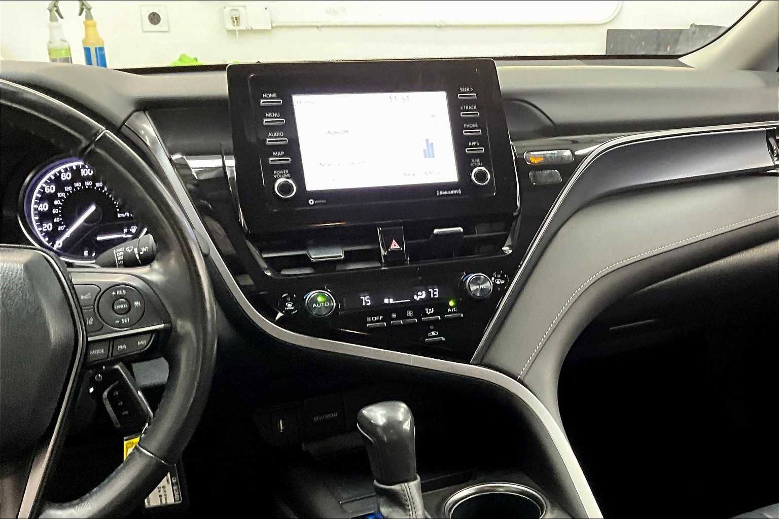 Used 2024 Toyota Camry SE w/ Cold Weather Package image 9