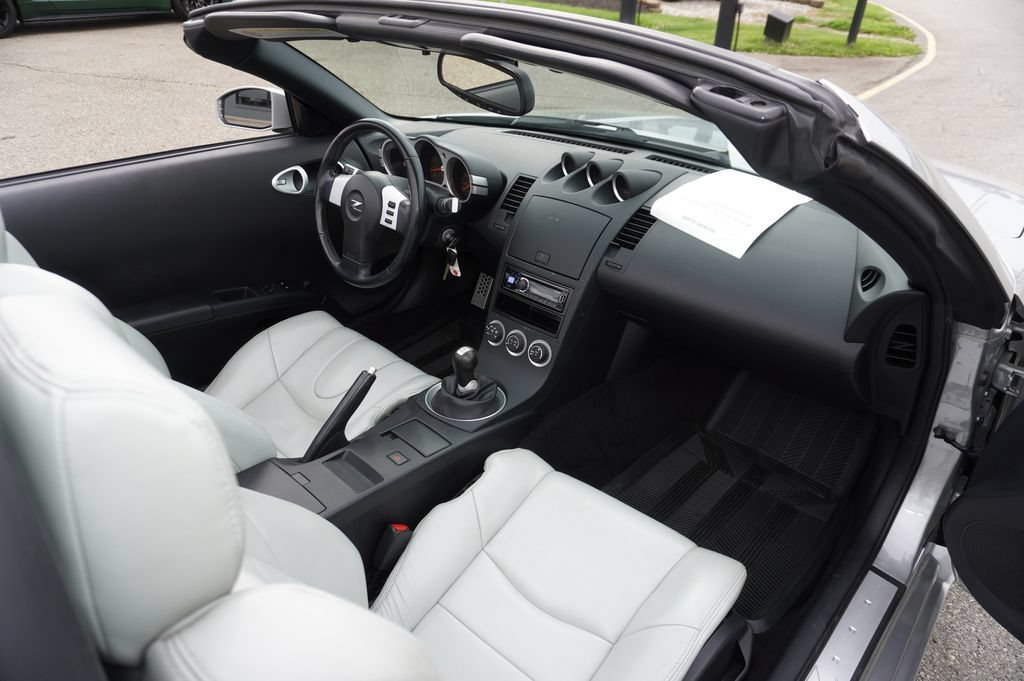 Used 2004 Nissan 350Z Enthusiast RWD image 28