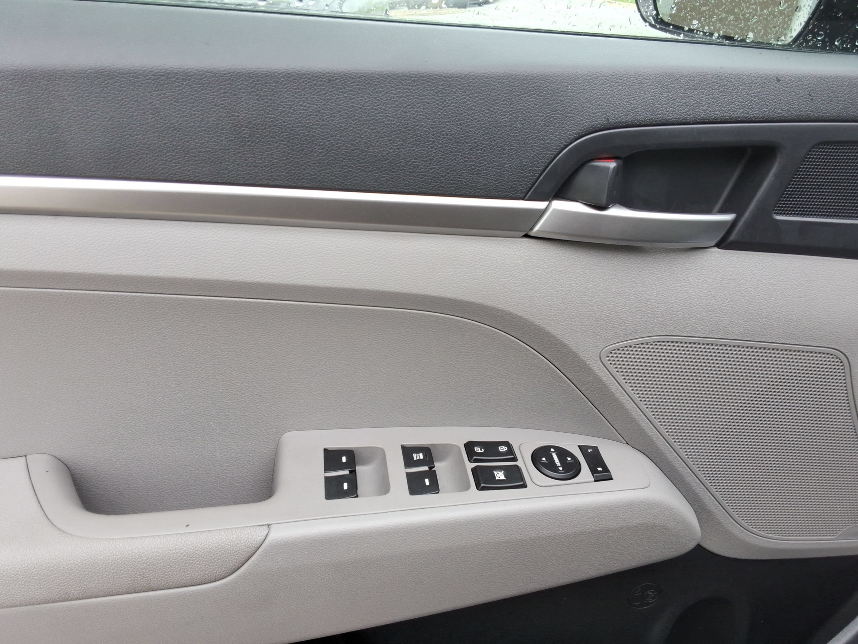 Used 2020 Hyundai Elantra SE FWD image 21