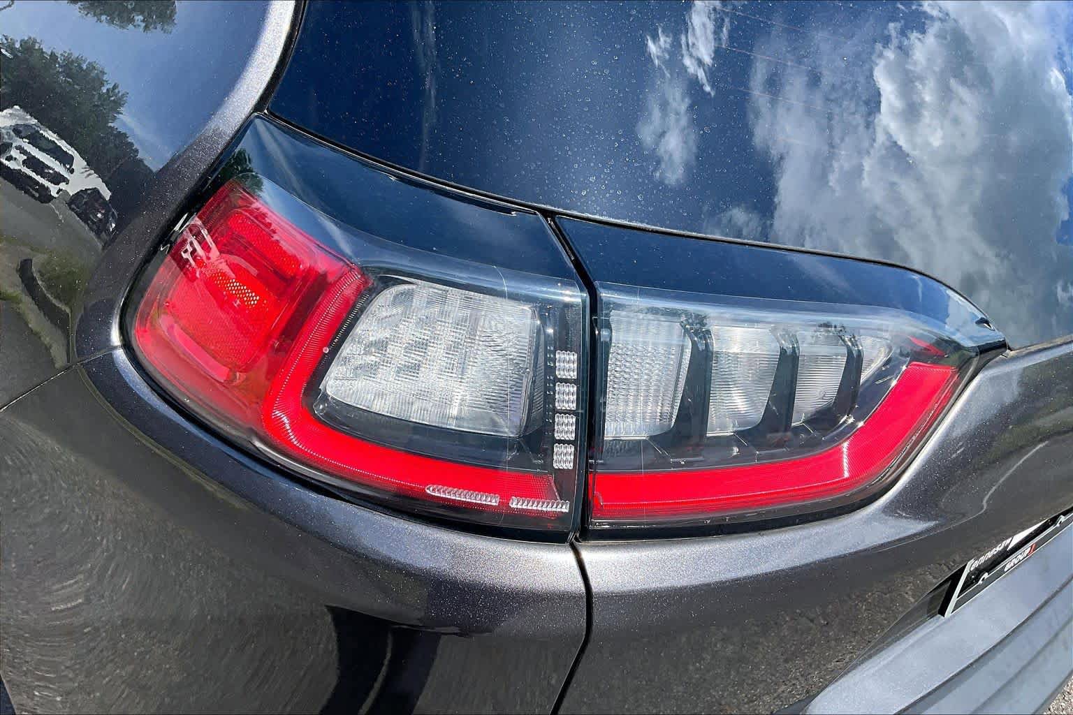 Used 2019 Jeep Cherokee Latitude Plus FWD image 27