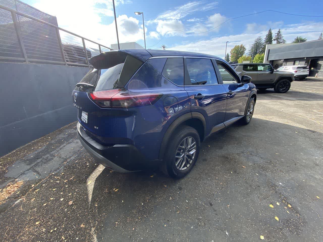 Used 2023 Nissan Rogue S AWD/4WD image 6