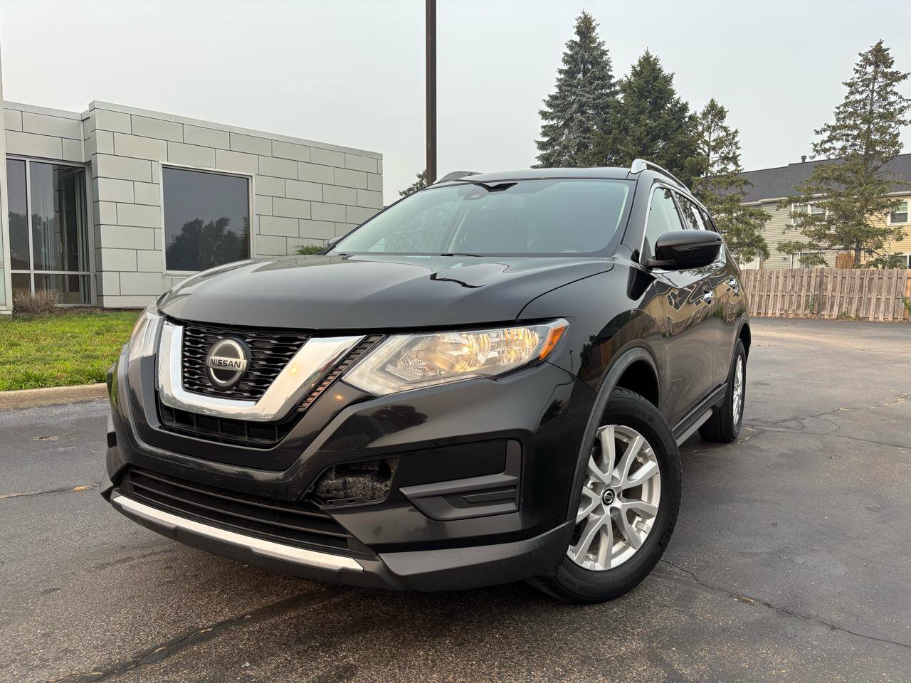 Used 2019 Nissan Rogue SV AWD/4WD image 2