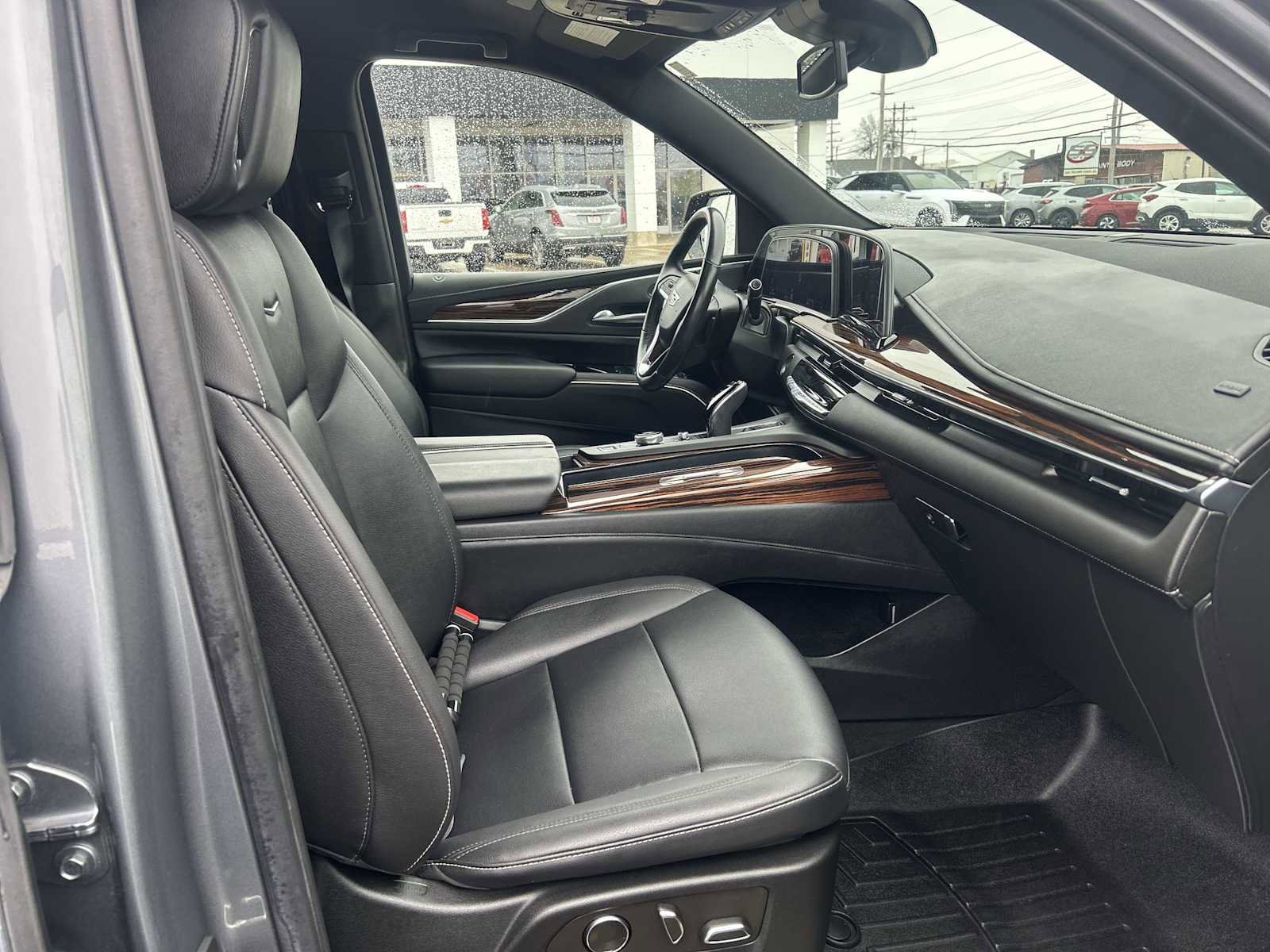 Used 2021 Cadillac Escalade Luxury image 27