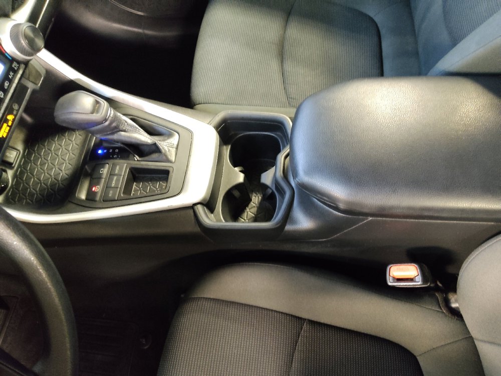 Used 2020 Toyota RAV4 LE image 26