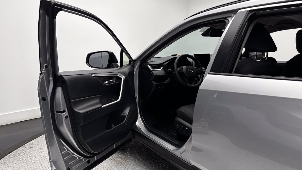 Certified 2025 Toyota RAV4 XLE AWD/4WD image 17