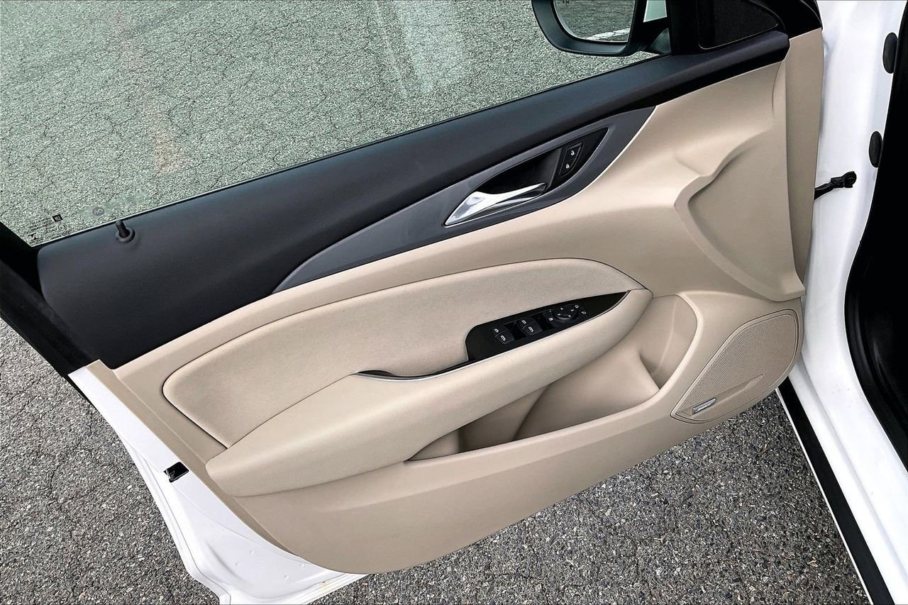 Used 2019 Buick Regal Preferred w/ Sights and Sounds Package image 27