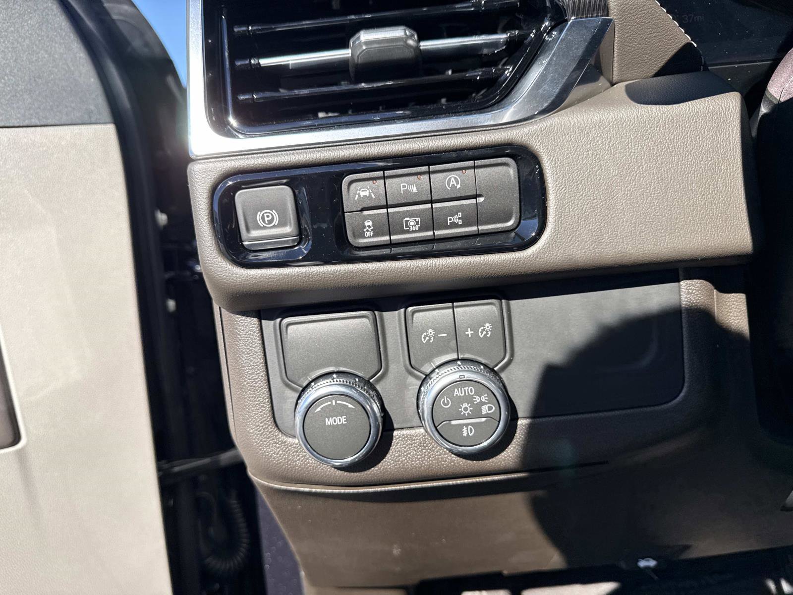 New 2026 GMC Yukon Elevation image 14