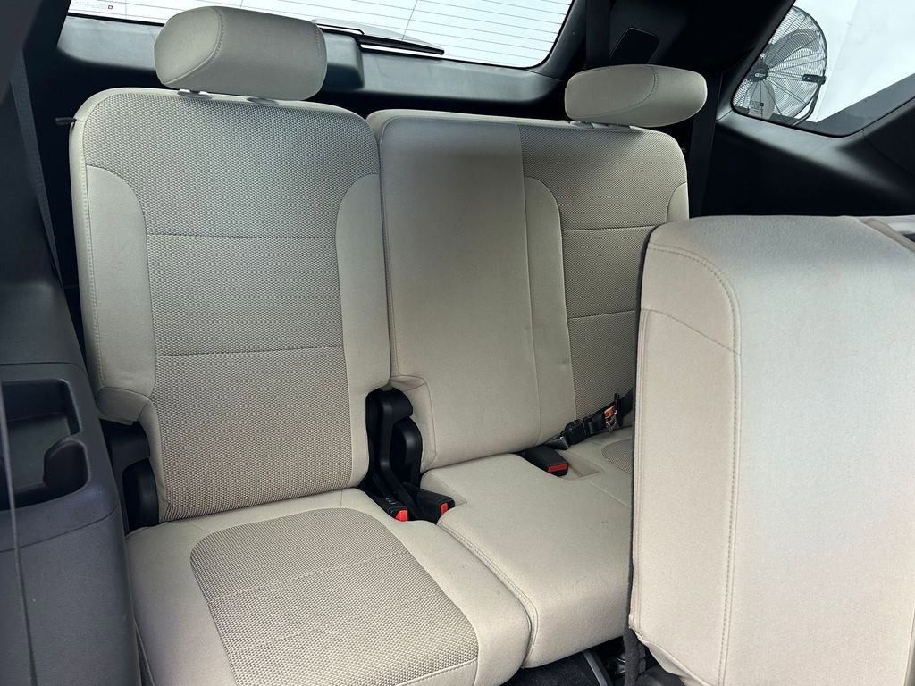 Used 2022 Chevrolet Traverse LS image 39