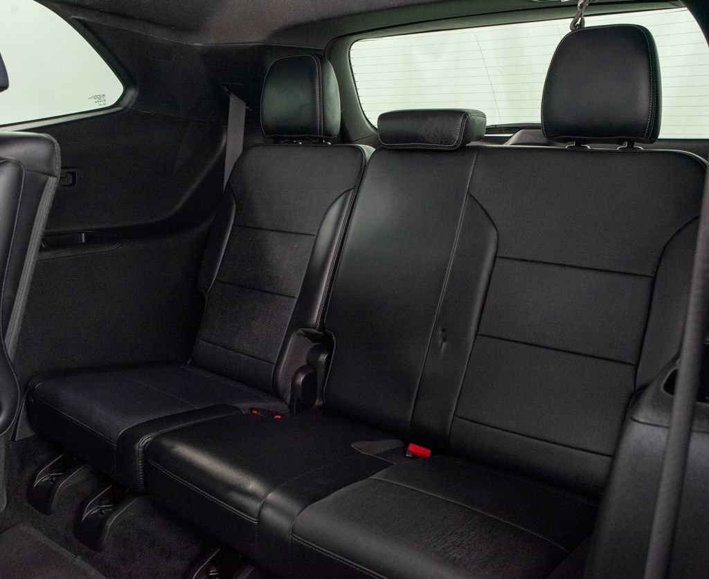 Used 2025 Buick Enclave Preferred AWD/4WD image 9