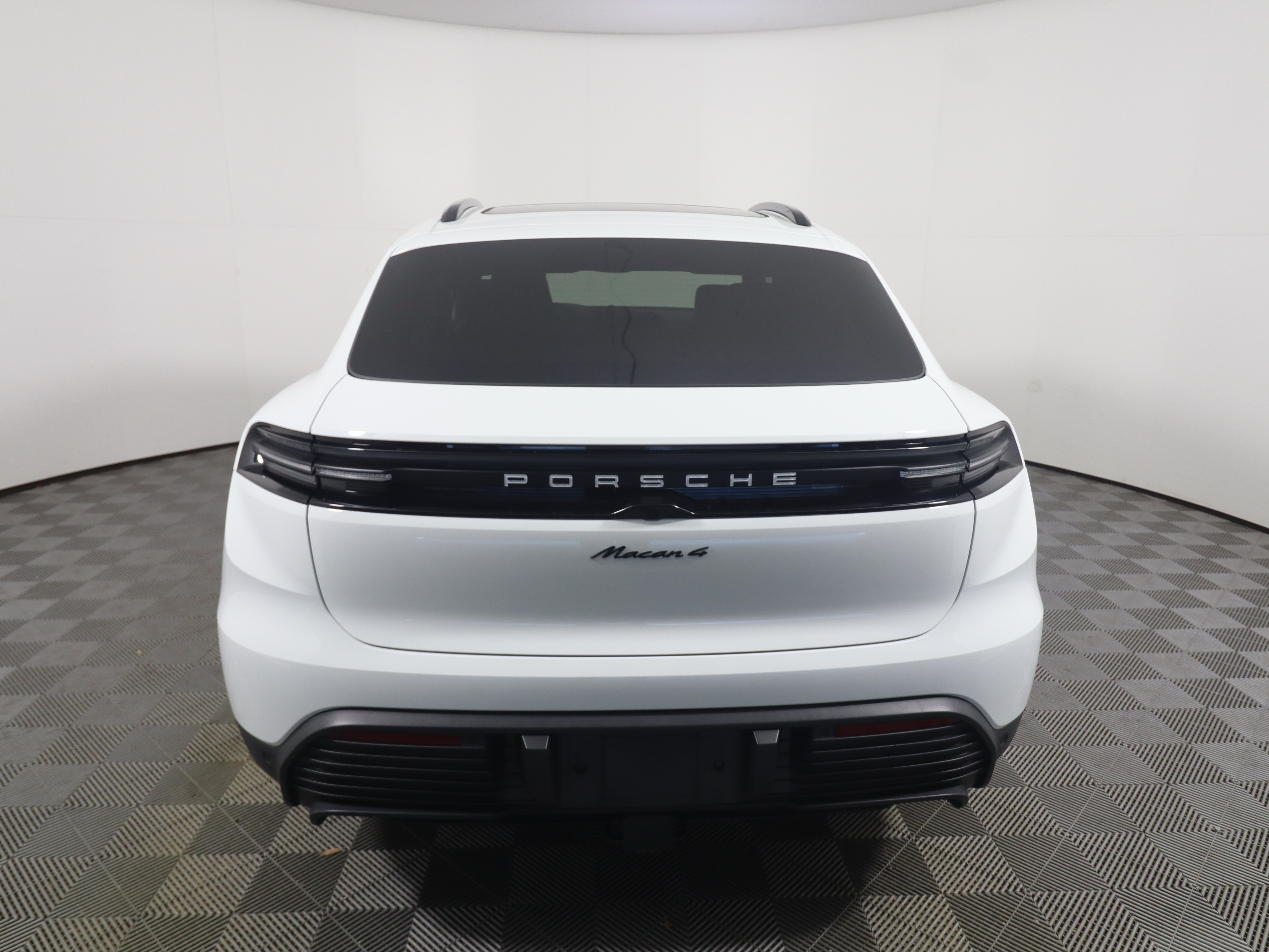 Used 2025 Porsche Macan 4 Electric AWD/4WD image 6