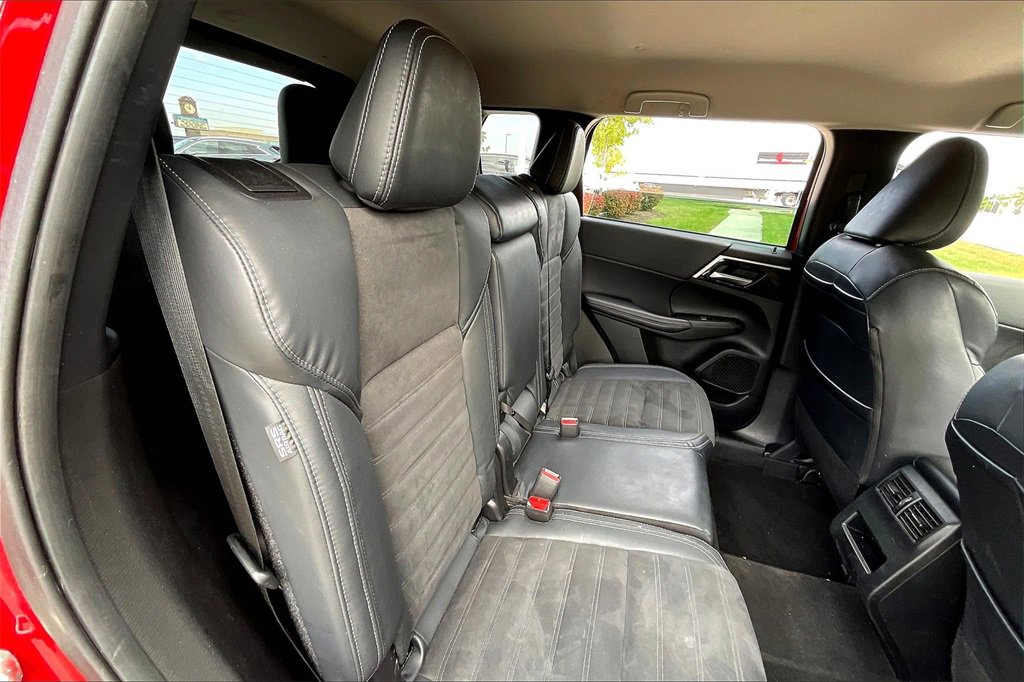 Used 2023 Mitsubishi Outlander SE image 28