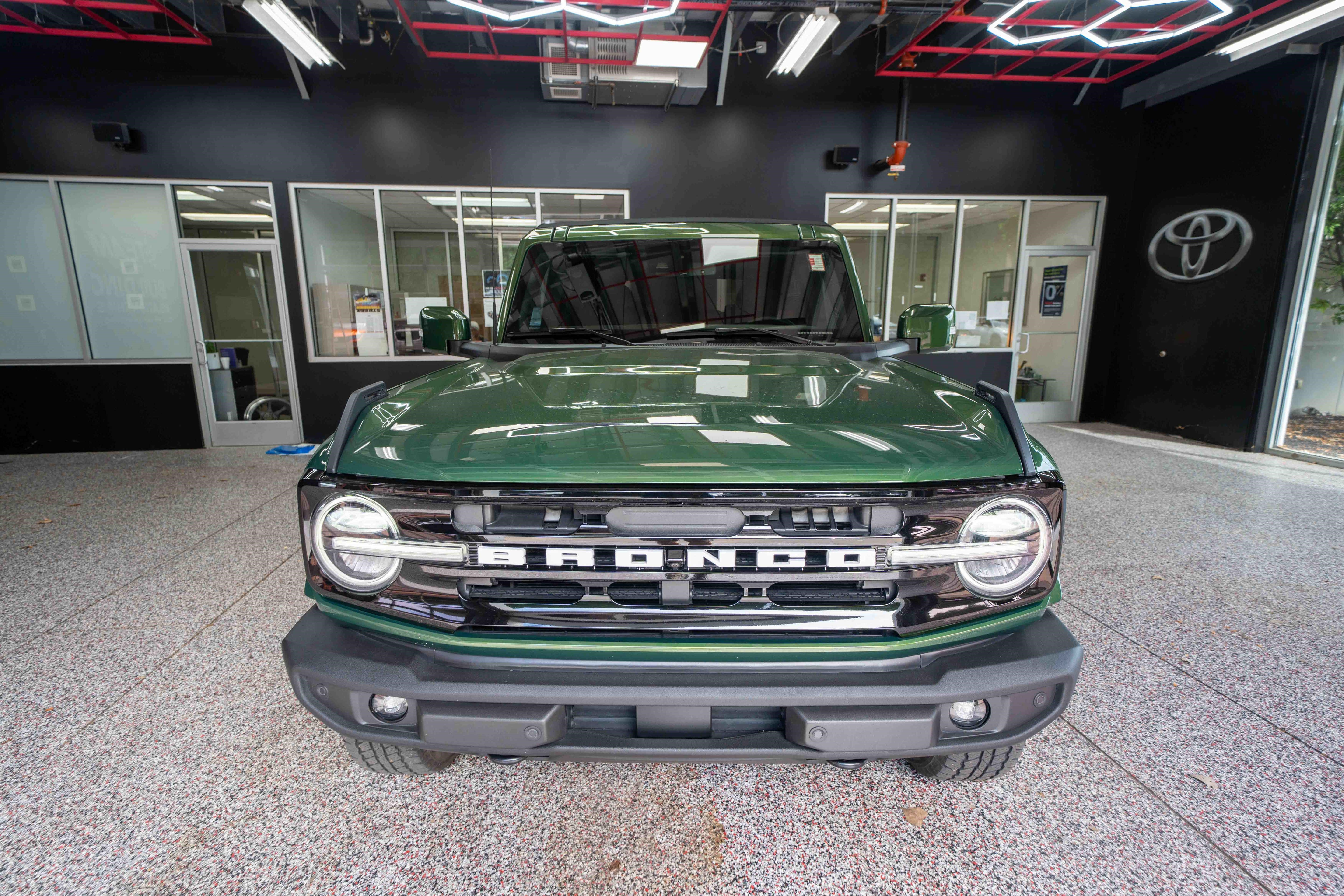 Used 2023 Ford Bronco Outer Banks AWD/4WD image 5