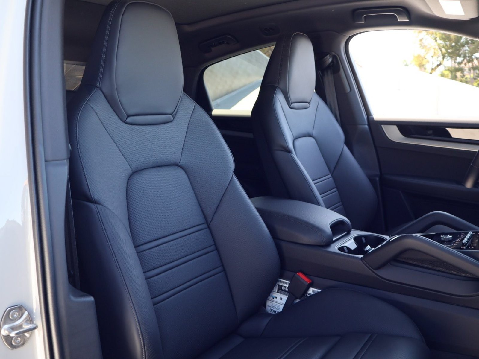 New 2026 Porsche Cayenne Coupe AWD/4WD image 24