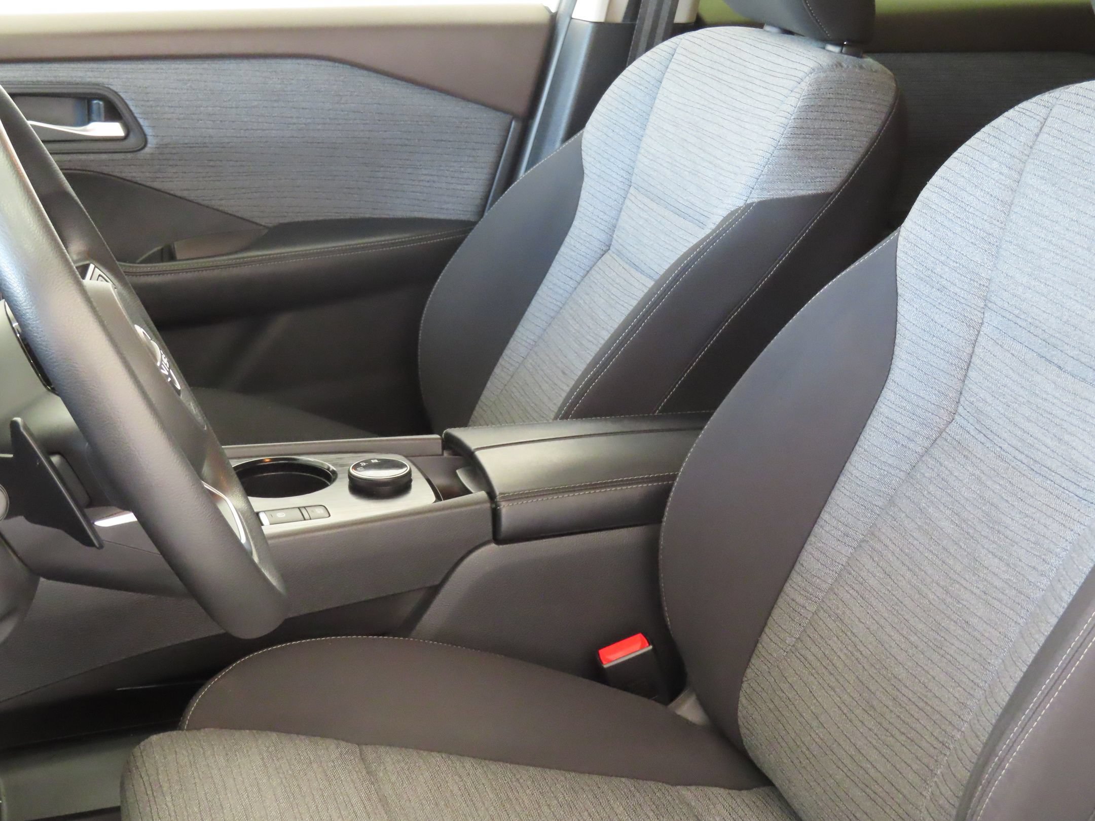 Used 2023 Nissan Rogue SV AWD/4WD image 11