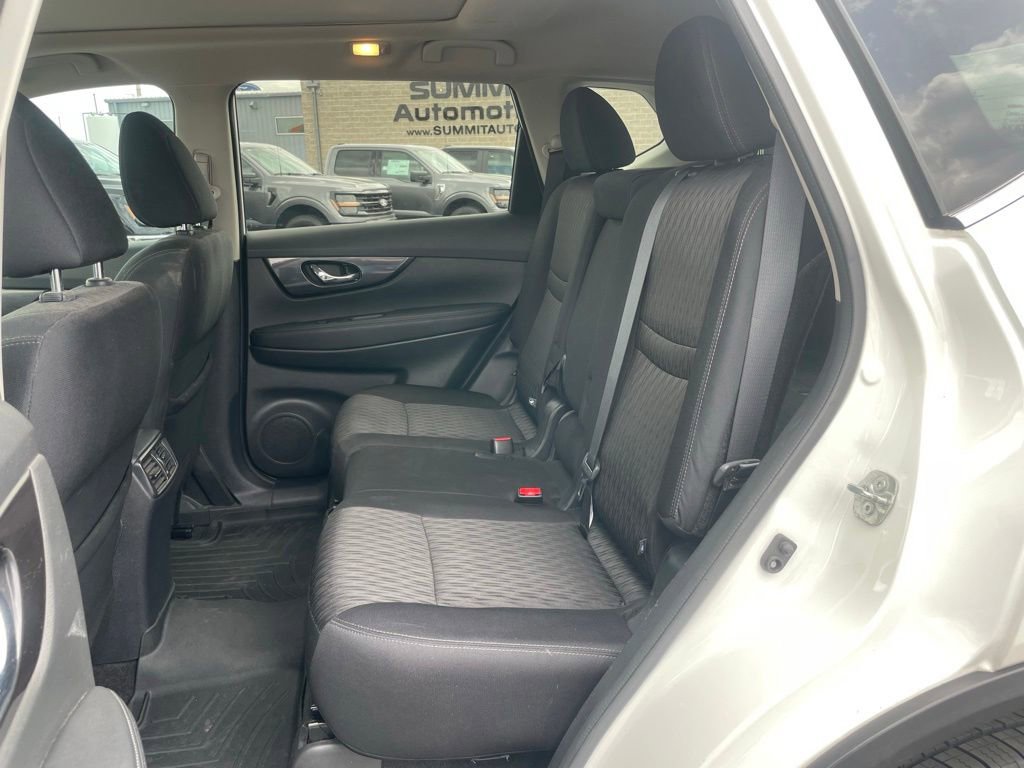 Used 2018 Nissan Rogue SV AWD/4WD image 8