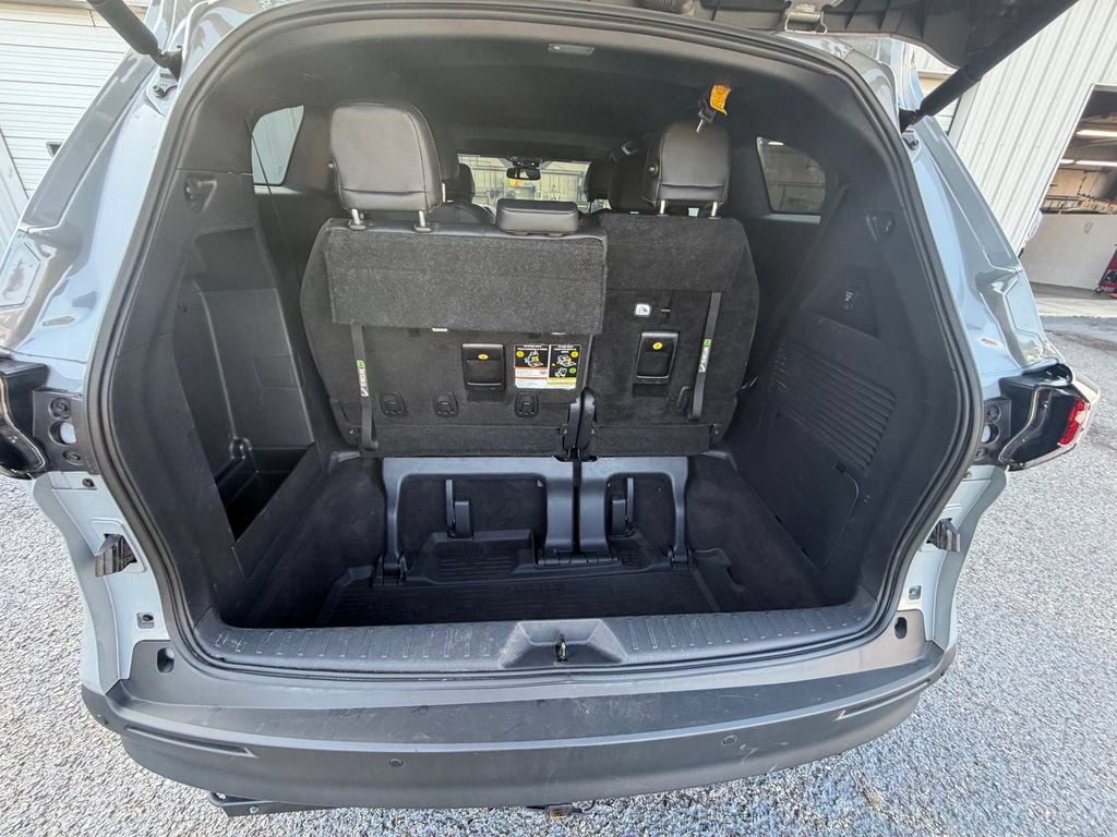Used 2025 Toyota Sienna XLE Woodland Edition AWD/4WD image 24