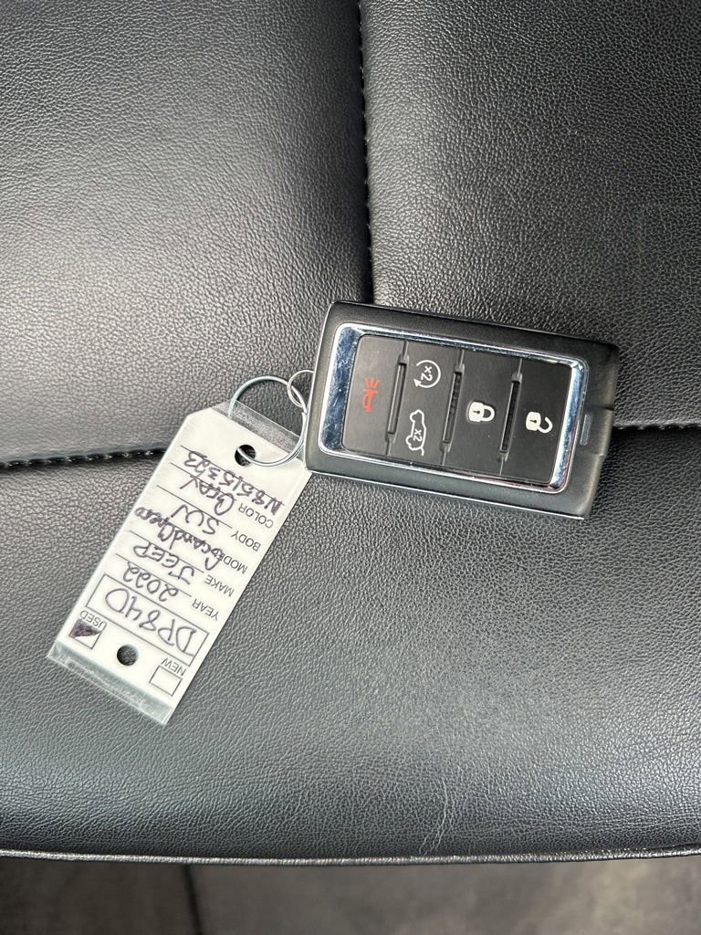 Used 2022 Jeep Grand Cherokee L Limited image 36