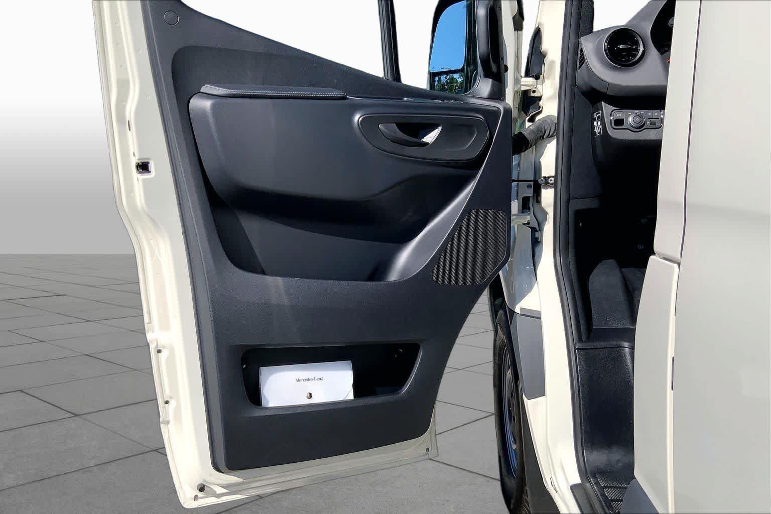 Used 2022 Mercedes-Benz Sprinter 2500 image 23