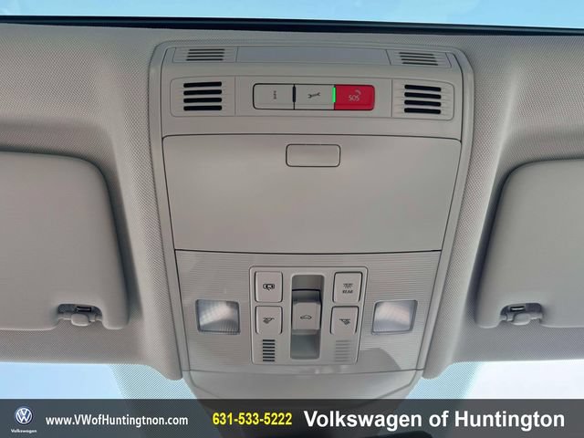Certified 2023 Volkswagen Jetta SE w/ Panoramic Sunroof Package FWD image 32