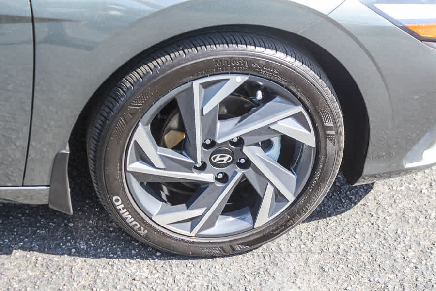 Certified 2025 Hyundai Elantra SEL FWD image 12