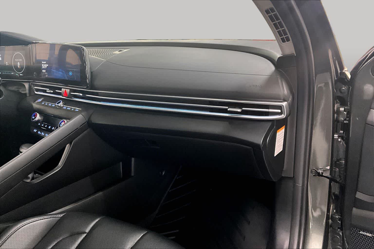 Used 2024 Hyundai Elantra Limited FWD image 19