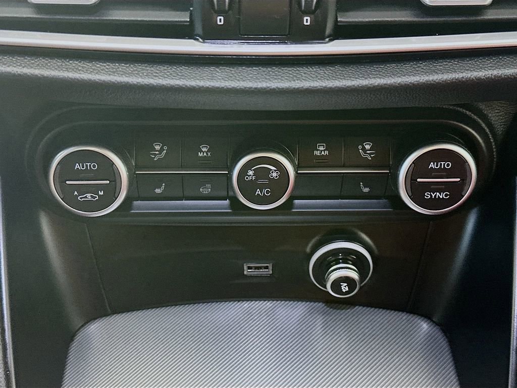 Used 2024 Alfa Romeo Stelvio Veloce AWD/4WD image 18