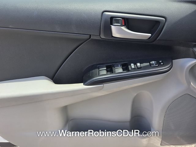 Used 2014 Toyota Camry LE FWD image 29