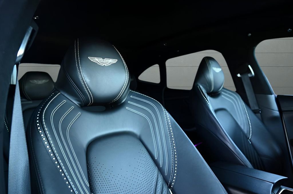 Used 2021 Aston Martin DBX AWD/4WD image 34