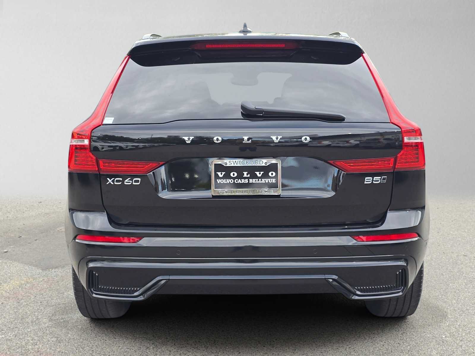 Used 2025 Volvo XC60 B5 Plus AWD/4WD image 4
