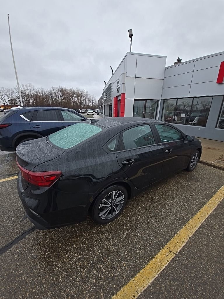 Used 2023 Kia Forte LXS w/ LXS Technology Package image 6