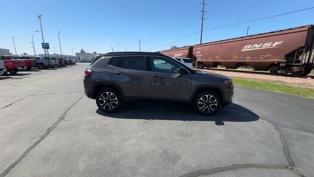Used 2023 Jeep Compass Limited AWD/4WD image 9