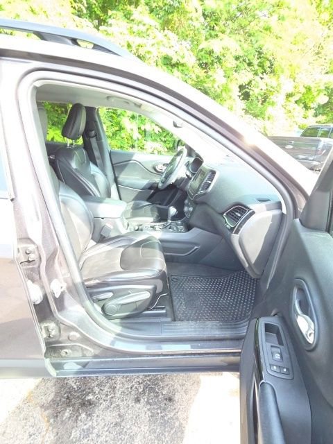 Used 2020 Jeep Cherokee Latitude Plus AWD/4WD image 19