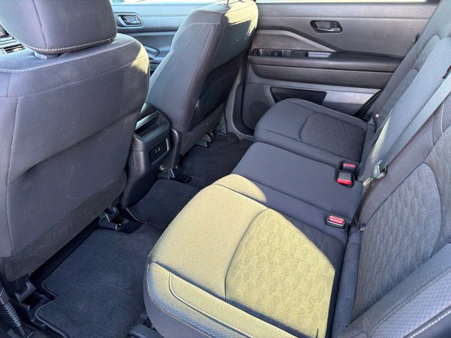 Used 2025 Nissan Pathfinder S FWD image 31