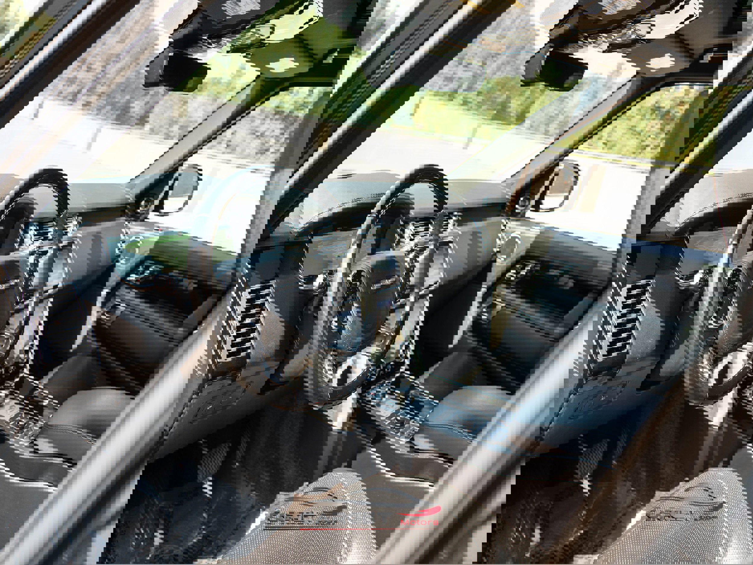 Used 2020 Land Rover Range Rover HSE image 13