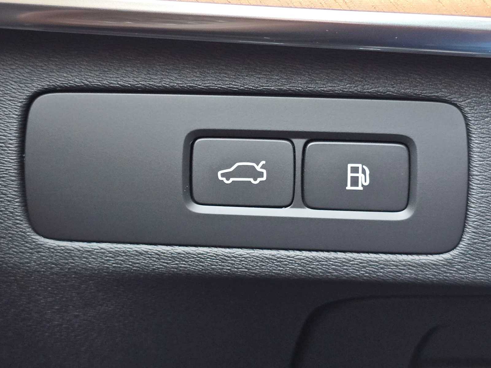 Certified 2023 Volvo XC90 T8 Plus AWD/4WD image 34