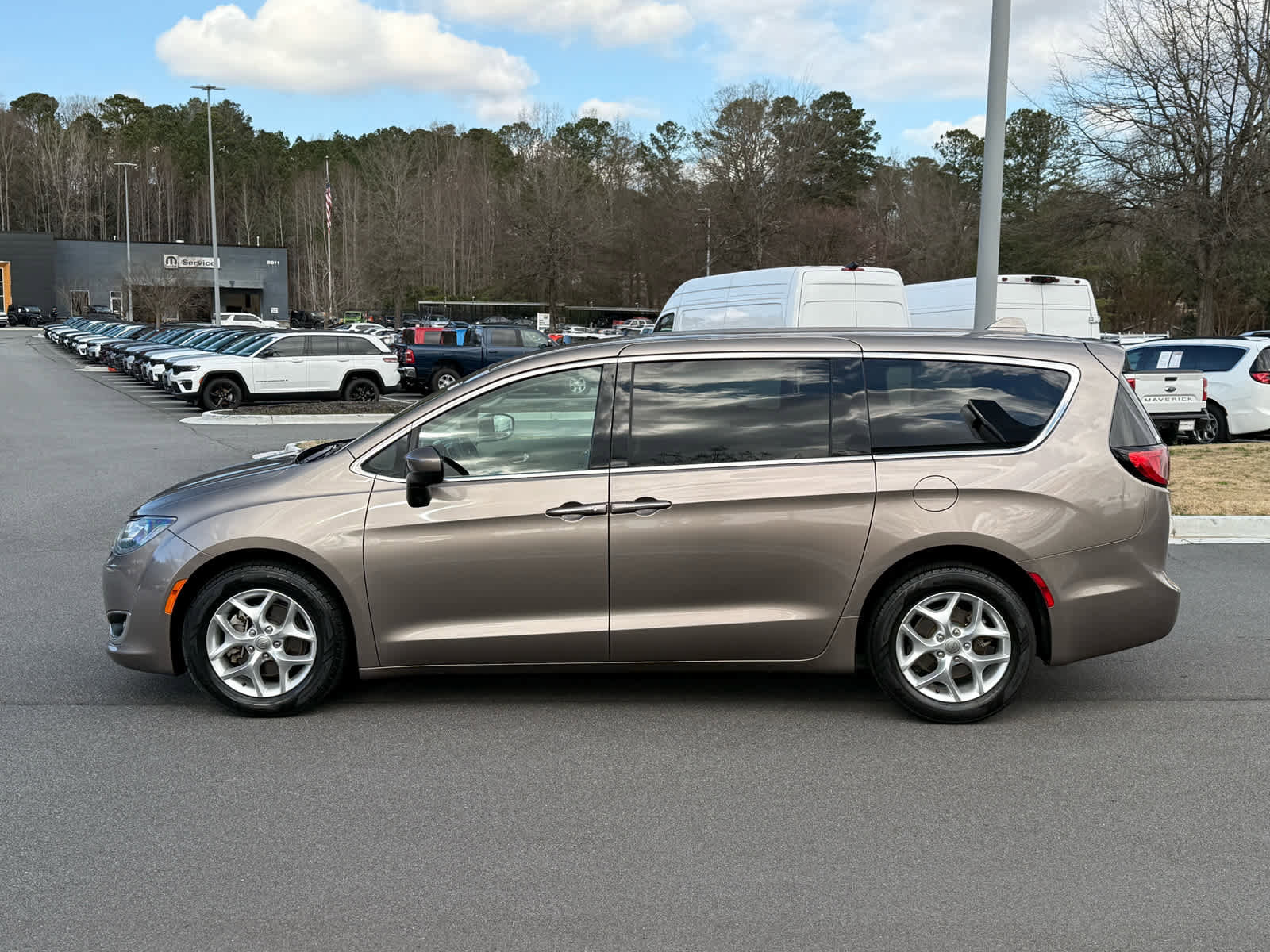 Used 2017 Chrysler Pacifica Touring Plus w/ Tire & Wheel Group image 2