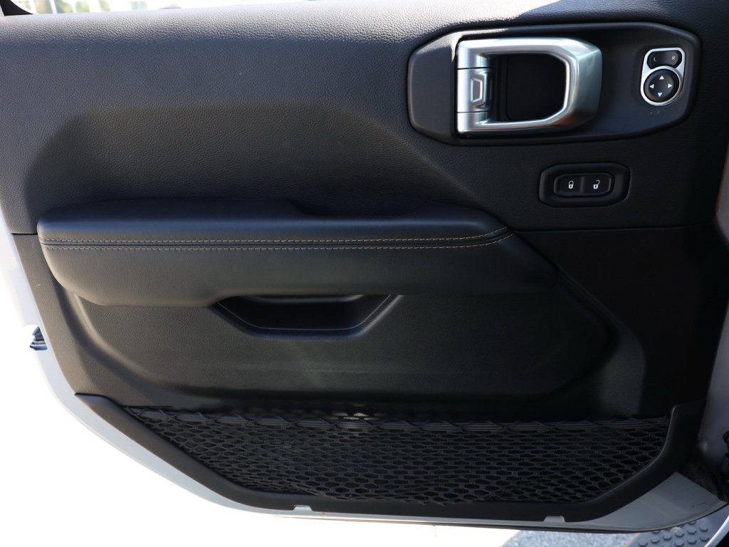 Used 2024 Jeep Wrangler Sahara image 23