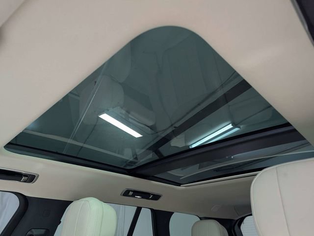 Used 2023 Land Rover Range Rover SE image 13
