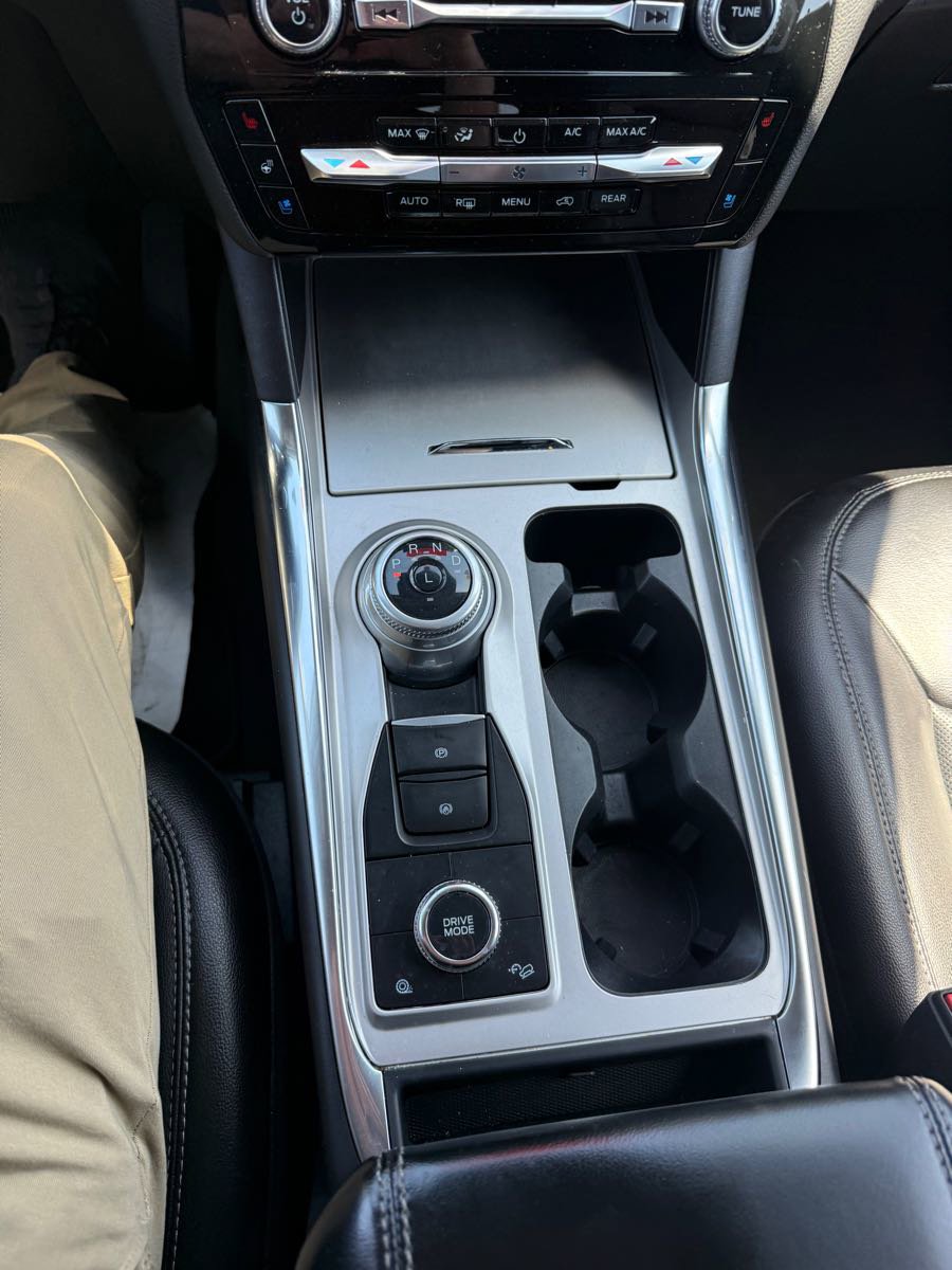 Used 2022 Ford Explorer Limited w/ Equipment Group 301A AWD/4WD image 25
