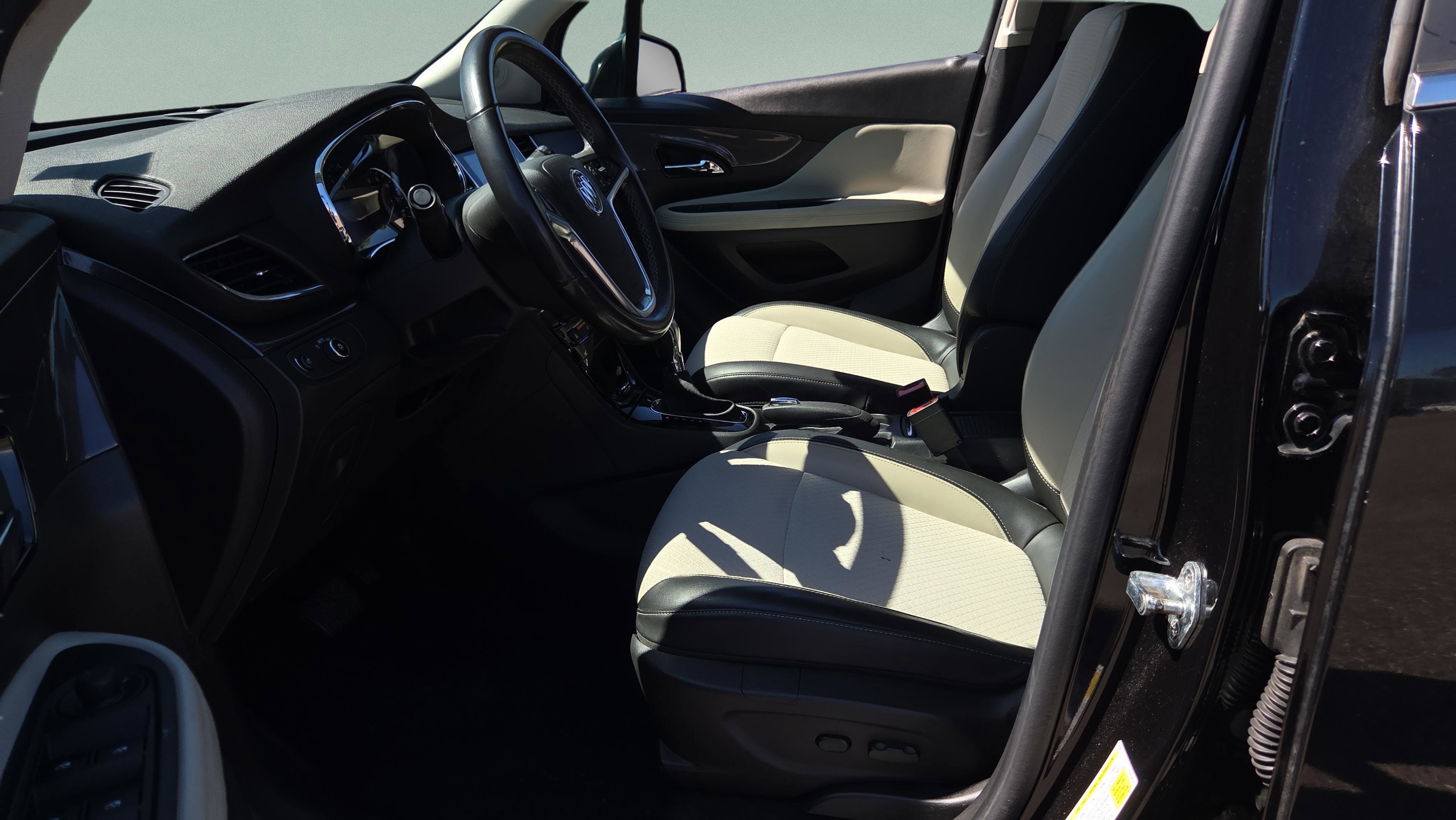 Used 2020 Buick Encore Preferred w/ Safety Package FWD image 9