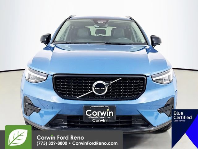Used 2024 Volvo XC40 B5 Core image 2