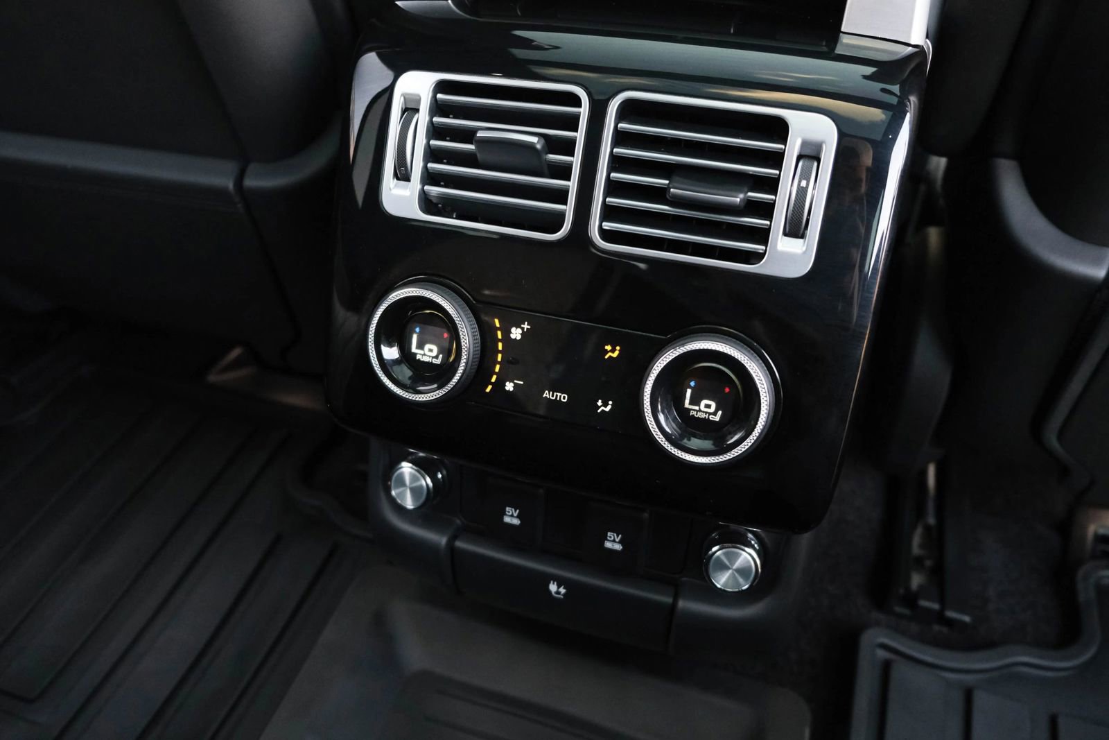 Used 2020 Land Rover Range Rover SV Autobiography Dynamic image 36