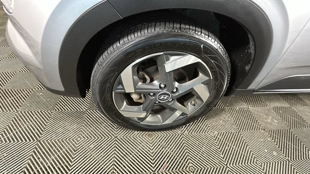Used 2023 Hyundai Venue SEL FWD image 9