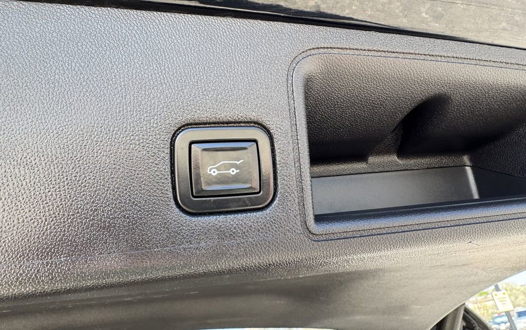 Used 2021 GMC Terrain SLT w/ Infotainment Package II AWD/4WD image 10