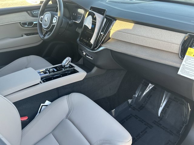 New 2026 Volvo XC90 B6 Plus w/ Protection Package Premier AWD/4WD image 13