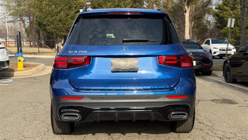 Used 2024 Mercedes-Benz GLB 250 image 4