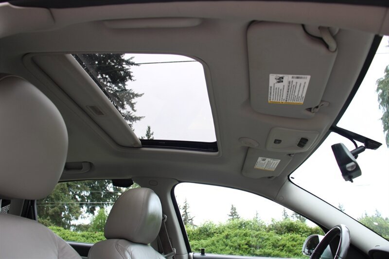 Used 2010 Chevrolet Impala LT w/ Luxury Edition Package FWD image 9