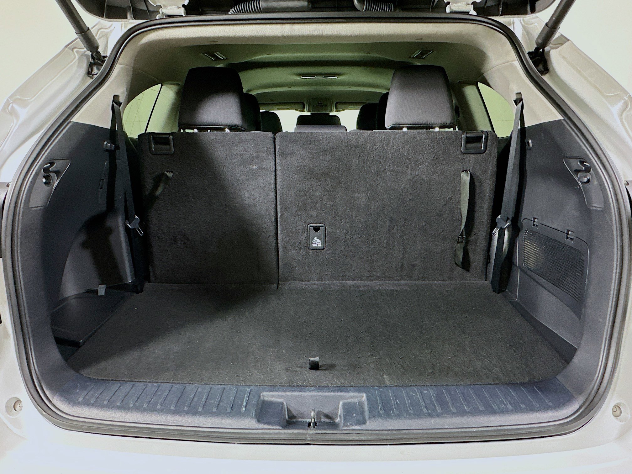 Used 2024 Toyota Highlander LE image 30