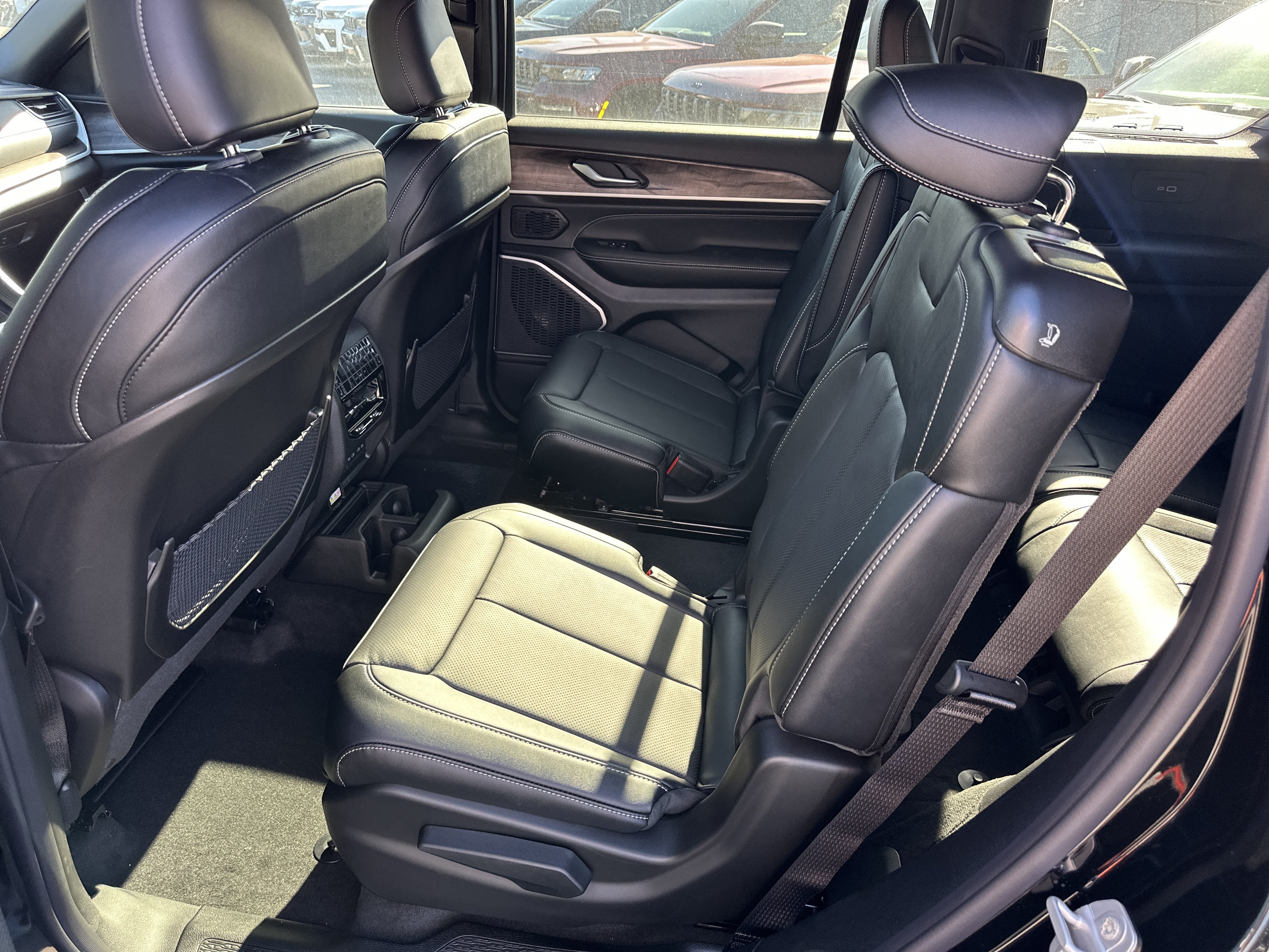 New 2027 Jeep Grand Cherokee L Limited AWD/4WD image 28